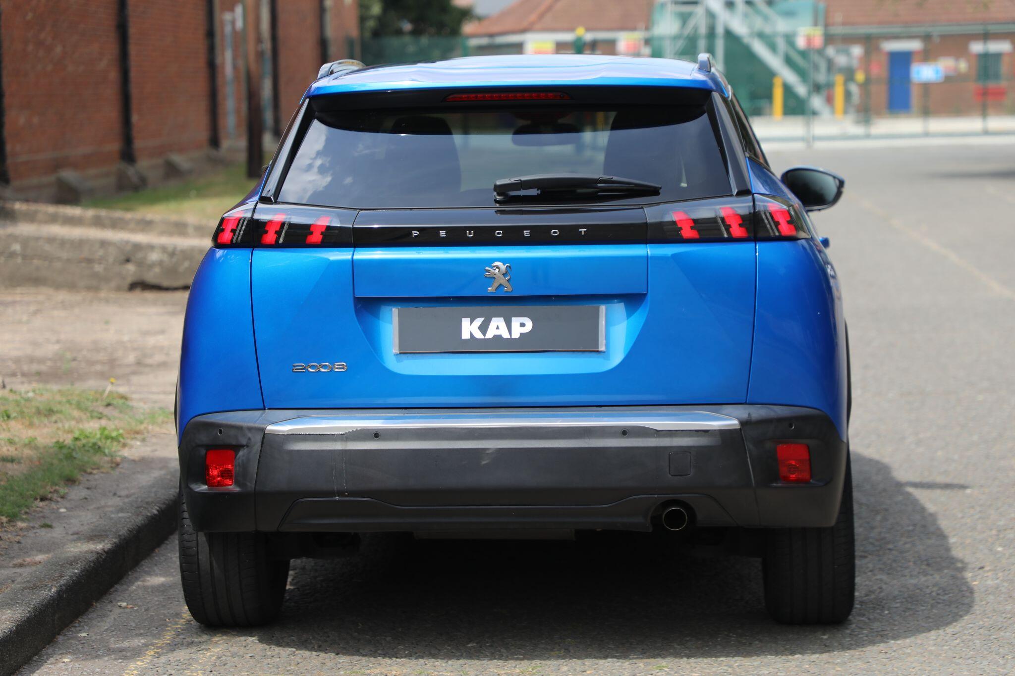 Large vehicle image